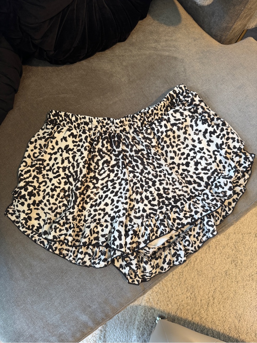 Honey Punch Leopard Ruffle Shorts - White Ivory Black XS or Small - Picture 2 of 9
